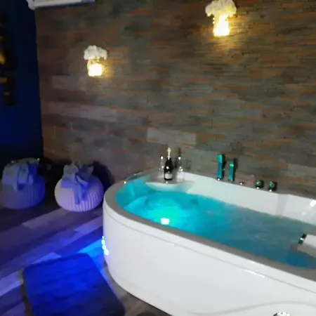 Luxe ,jacuzzi ,detente ,calme Parking Apartment *