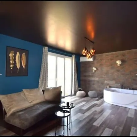 Luxe ,jacuzzi ,detente ,calme Parking Apartment *