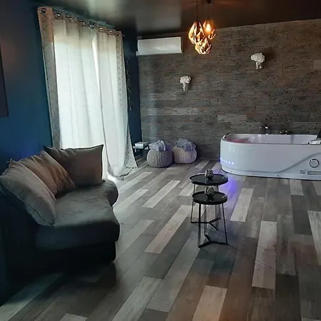 Apartment Luxe ,jacuzzi ,detente ,calme Parking